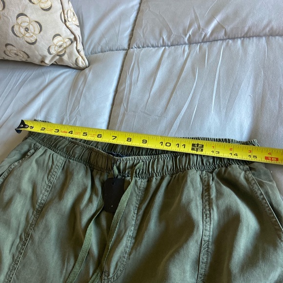 🛑 SOLD 🛑 - Olive Green Jogger Cargo Pants - Picture 12 of 12